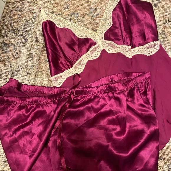 Burgundy Lace Women’s 100% Silk Size XXL - Picture 1 of 3